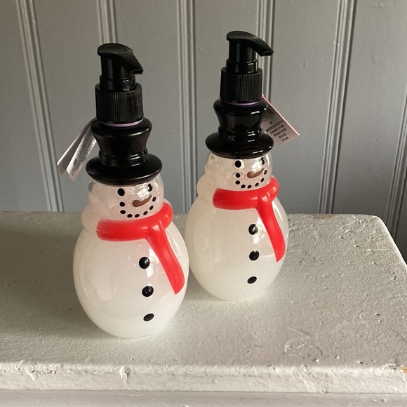 NWT Set of 2- Merry Berry Scented Holiday Snowman ⛄️ Hand Soap Dispensers 20.6oz - Picture 14 of 17